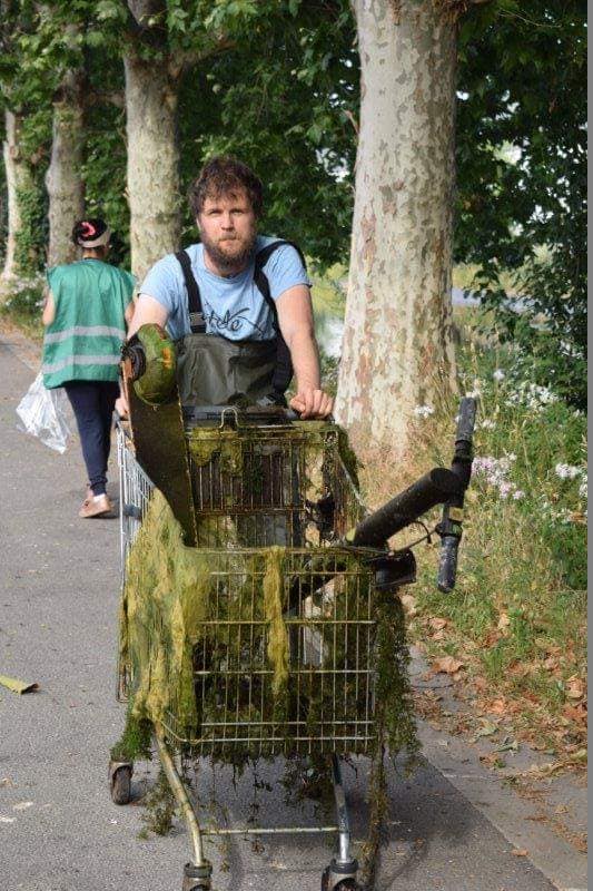 Action de lutte contre l'euthrophisation à Choisy-le-Roi